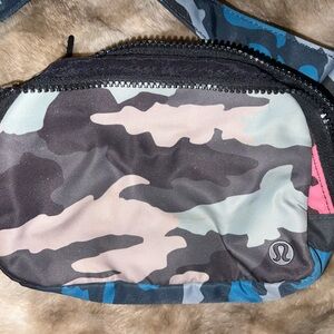 lululemon athletica everywhere belt bag camo